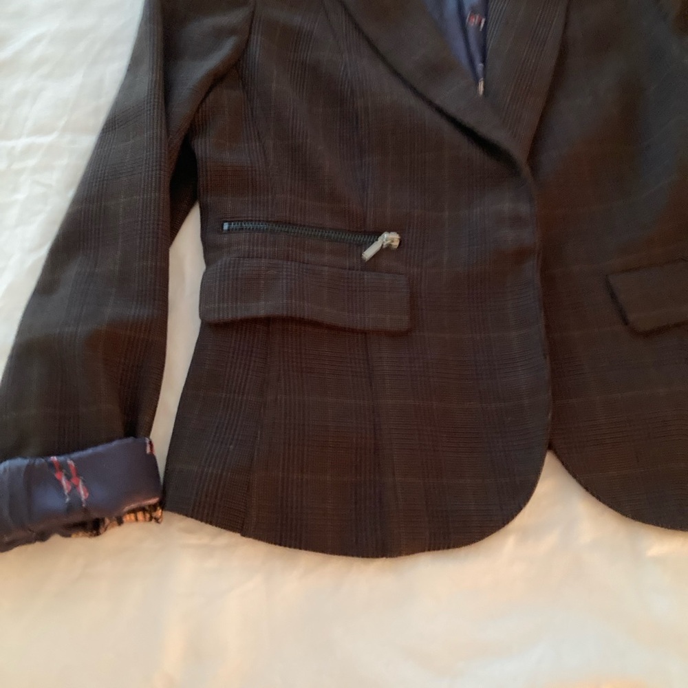 Vintage Fitted Brown Blazer with Eclectic Lining - Picture 6 of 11